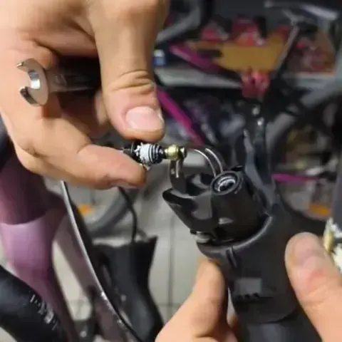 CraftBike в Instagram: Скрытая проводка на современных байках — это эстетический кайф для владельца и 4 часа ювелирной р…